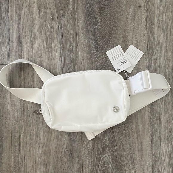 Lululemon Everywhere Belt Bag pure white brand new Fanny pack - Picture 1 of 10